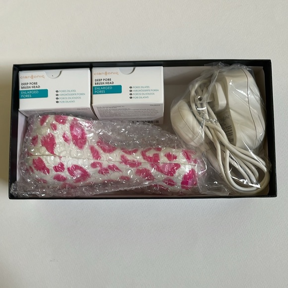 CLARISONIC MIA II + 2 NEW BRUSH HEADS - Picture 7 of 7